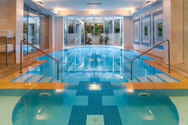 holiday-inn-attica-1lieu1salle-convention.jpg
