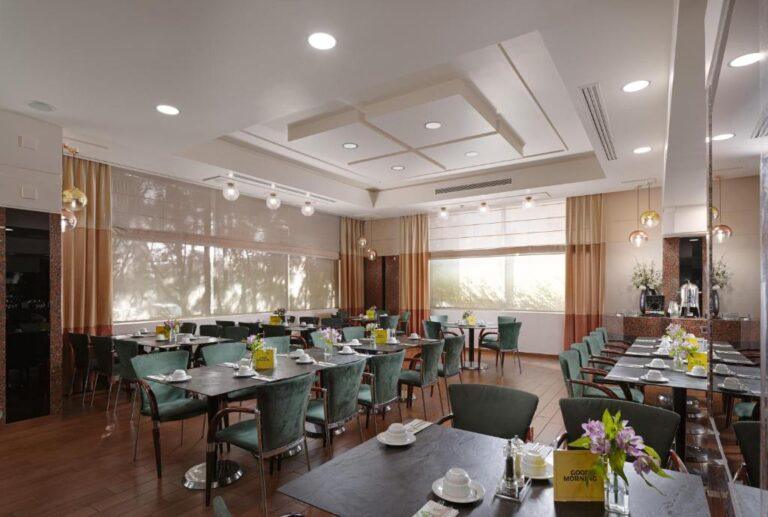 holiday-inn-attica-1lieu1salle-event.jpg