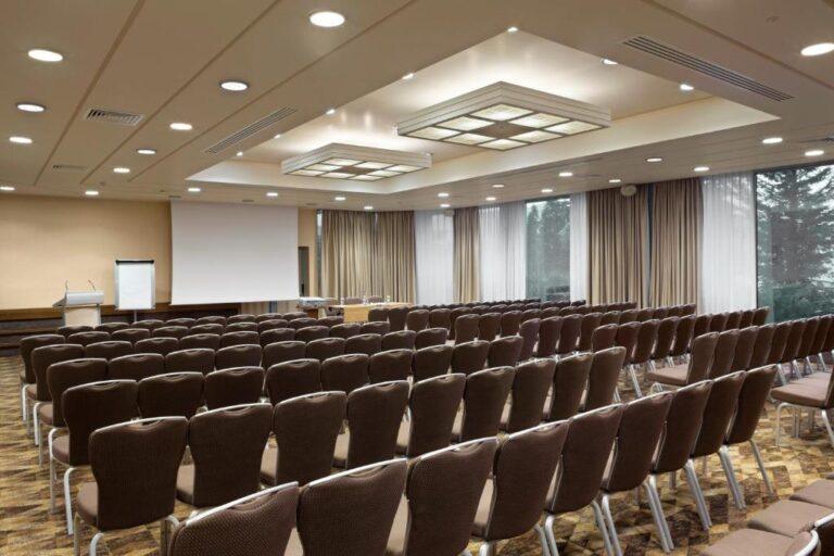 holiday-inn-attica-1lieu1salle-meetings.jpg