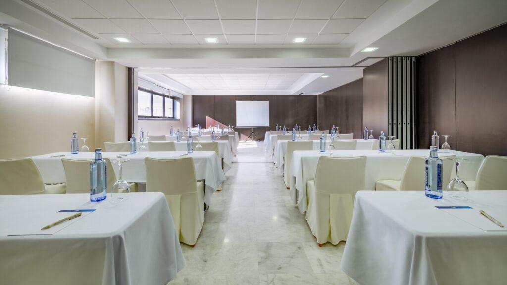 nh-campo-gibraltar-1lieu1salle-meeting.jpg
