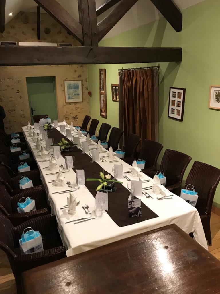 salon-ete-groupe-repas-scaled-1.jpg