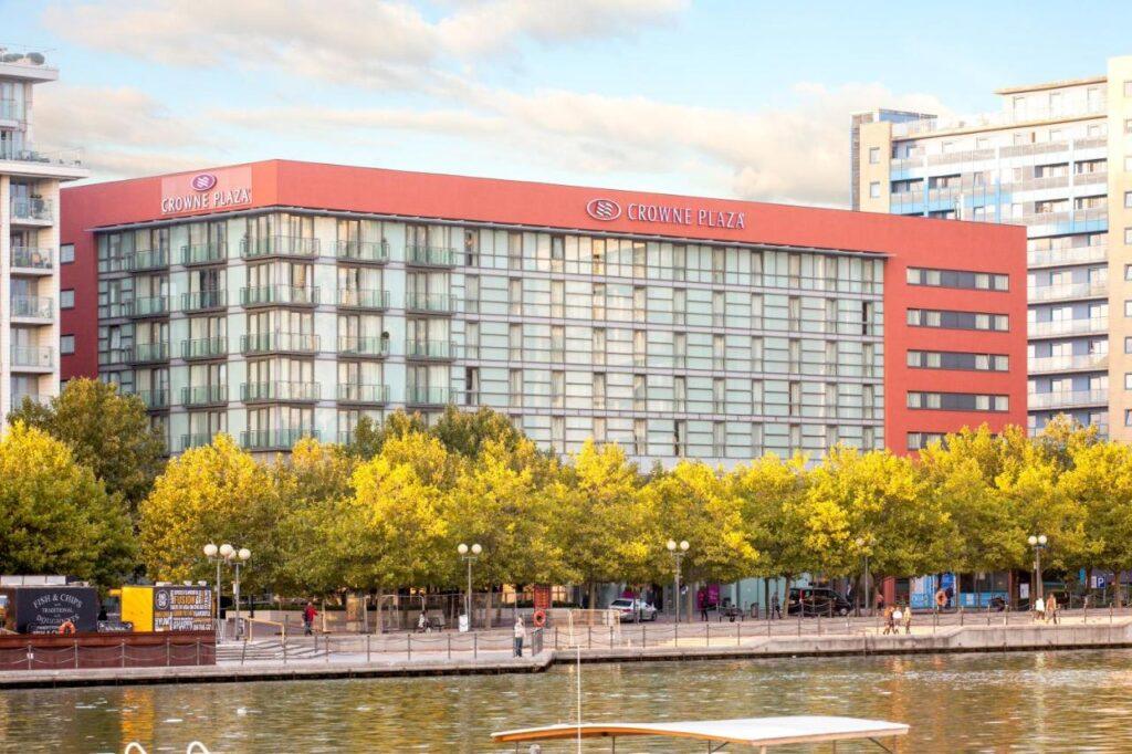 Crowne-Plaza-London-Docklands-HOTEL-1LIEU1SALLE.jpg