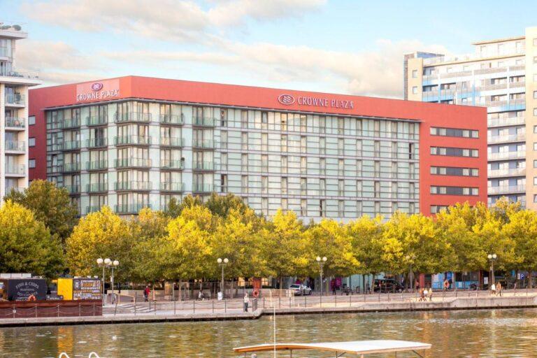 Crowne-Plaza-London-Docklands-HOTEL-1LIEU1SALLE.jpg