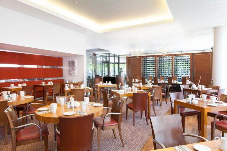 Crowne-Plaza-London-Docklands-SALLE-DE-DEJEUNER-1LIEU1SALLE.jpg
