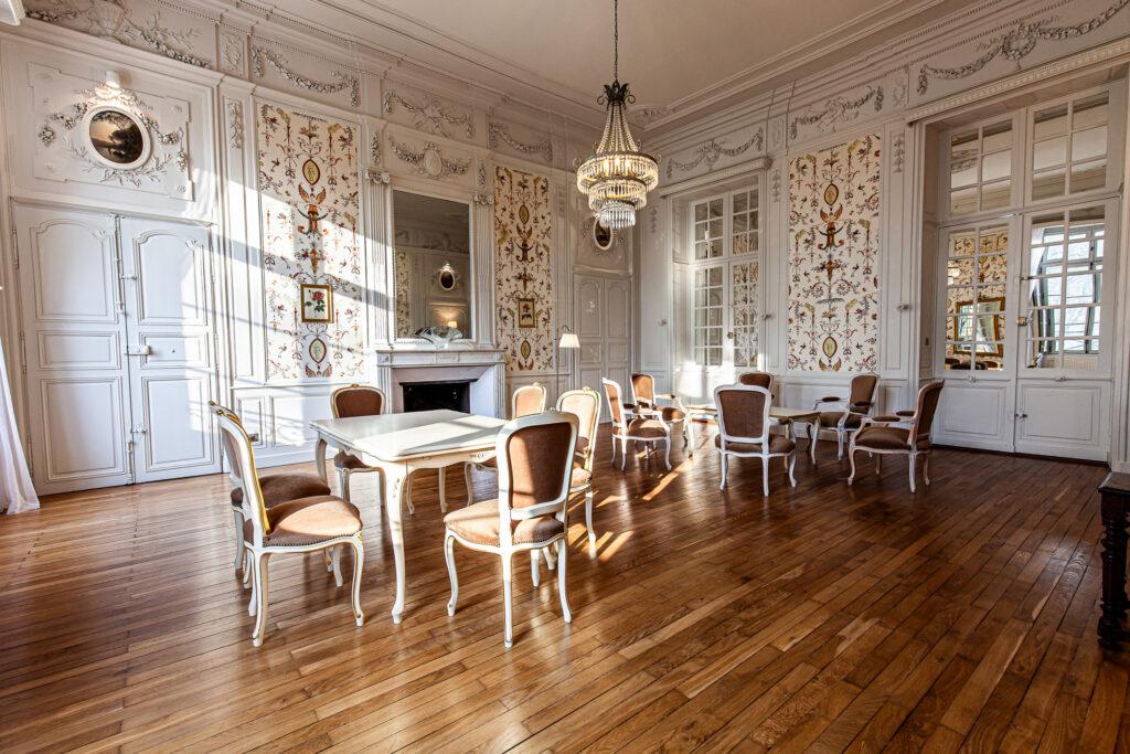 Les-2-salons-1er-chateau-2-scaled-1.jpg