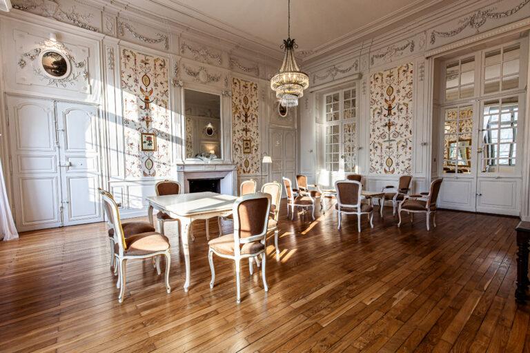 Les-2-salons-1er-chateau-2-scaled-1.jpg