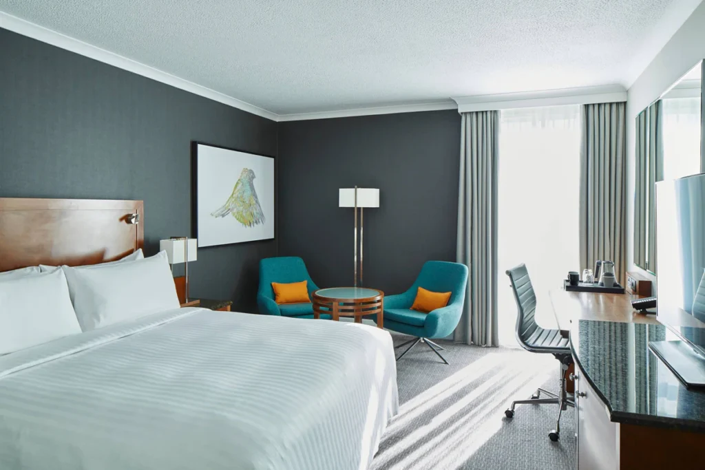 London-Heathrow-Marriott-Hotel-Chambres-1lieu1salle.webp