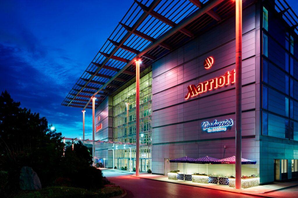 London-Heathrow-Marriott-Hotel-Exterieur-1lieu1salle.jpg