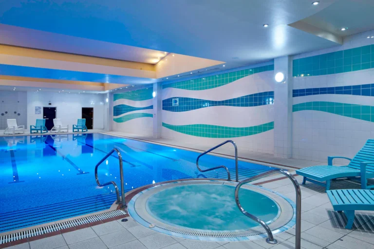 London-Heathrow-Marriott-Hotel-Piscine-1lieu1salle.webp