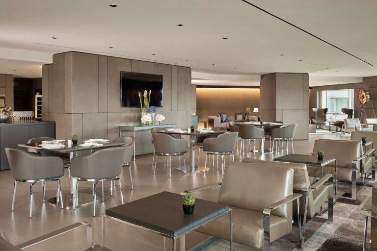 Restaurant-Park-Plaza-London-Riverbank-1lieu1salle.avif.jpg