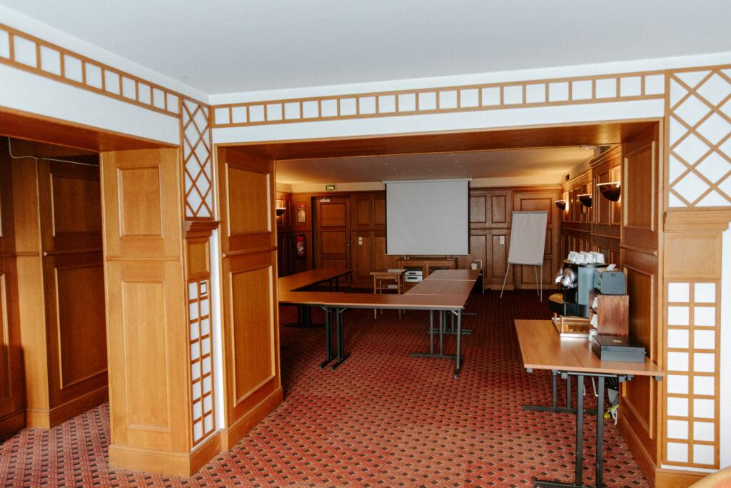 SALLE-BIBLIOTHEQUE-1-scaled-1.jpg