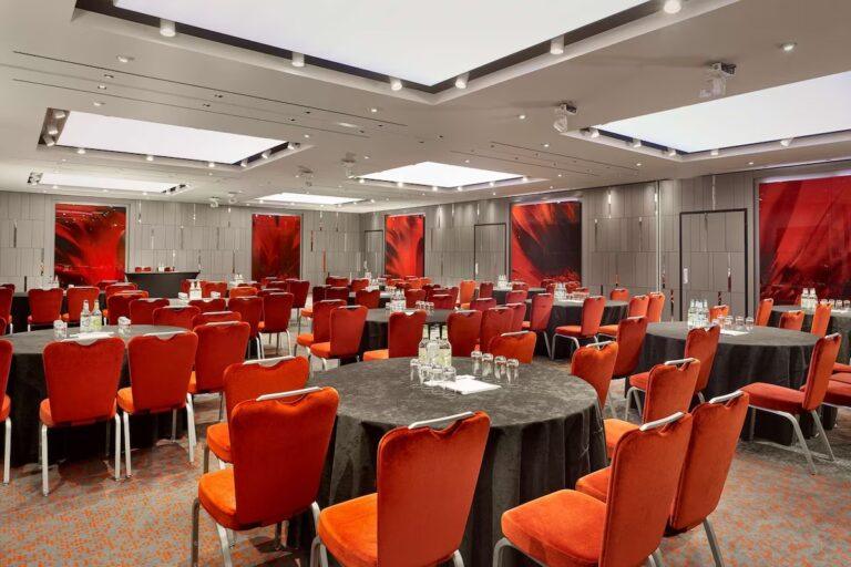 Salle-de-reunion-2-Park-Plaza-London-Riverbank-1lieu1salle.avif.jpg