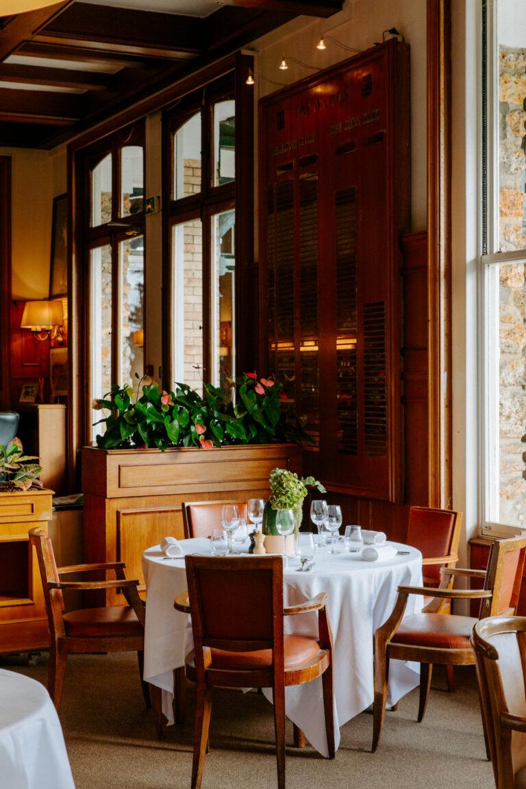 Salon-Cheminee-Restaurant-scaled-1.jpg