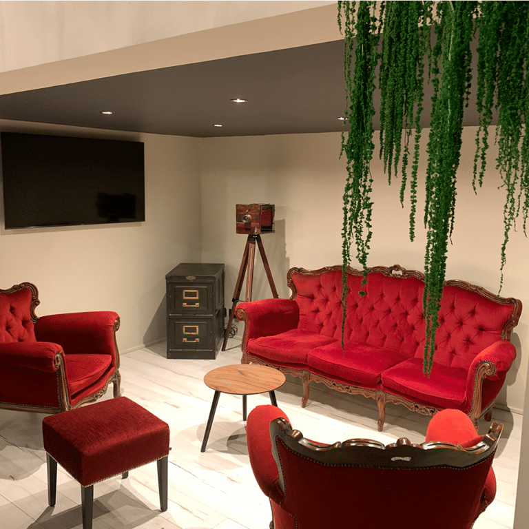 UN-LOFT-AVANT-SCENE-PAU.png