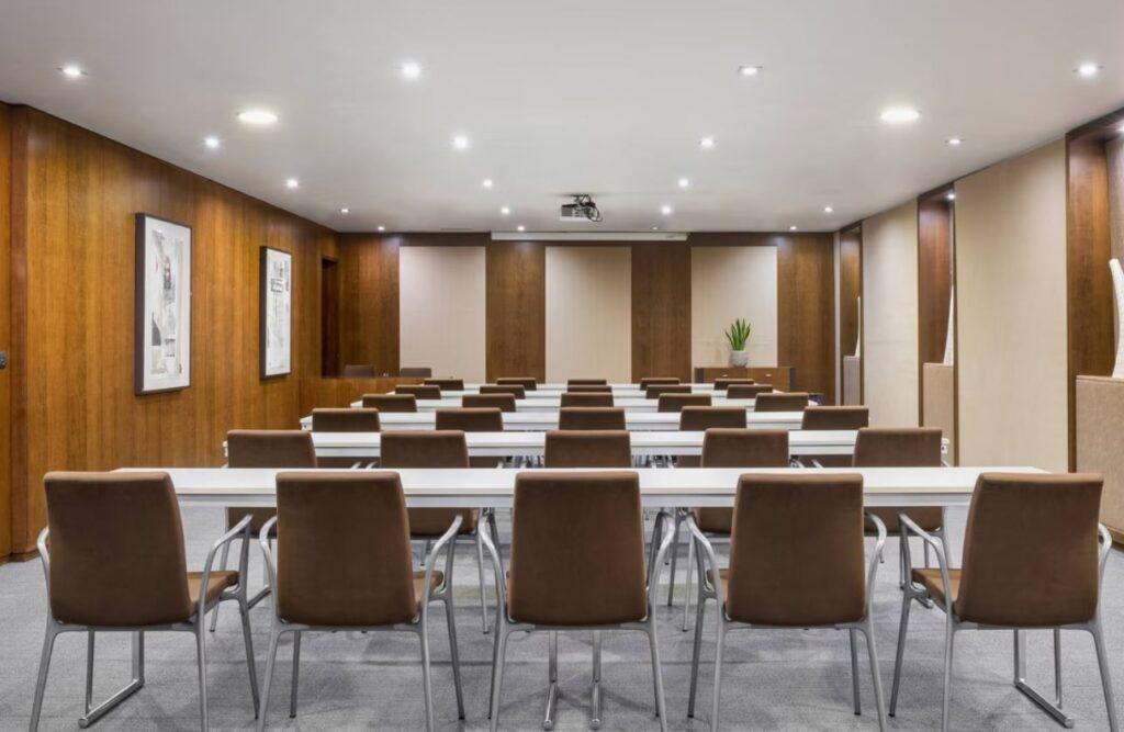ac-palacio-universal-1lieu1salle-meeting.jpg