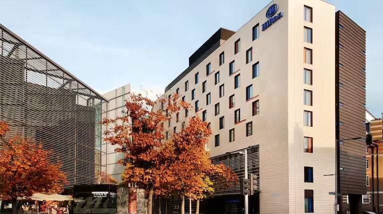 exterior-hilton-1lieu1salle.jpg