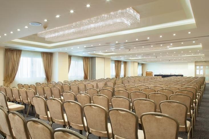 holiday-inn-thessaloniki-1lieu1salle-event.jpg
