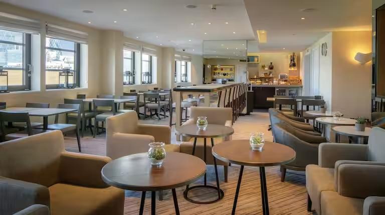 lontbhi-executive-lounge9-1lieu-salle.jpg