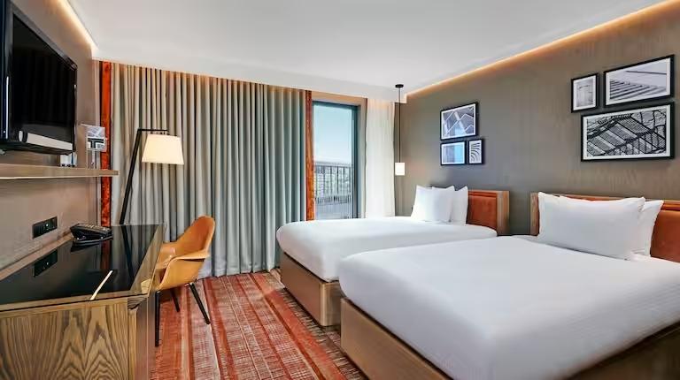 lontbhi-twin-hilton-executive-1lieu-1salle.jpg