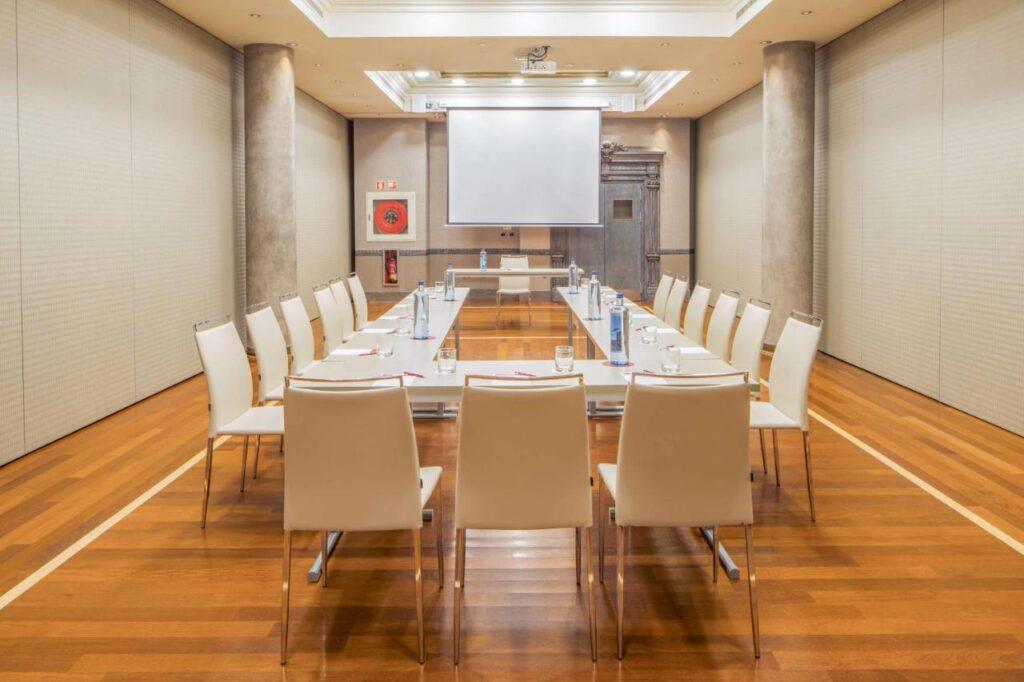 nh-collection-vigo-1lieu1salle-conferences.jpg