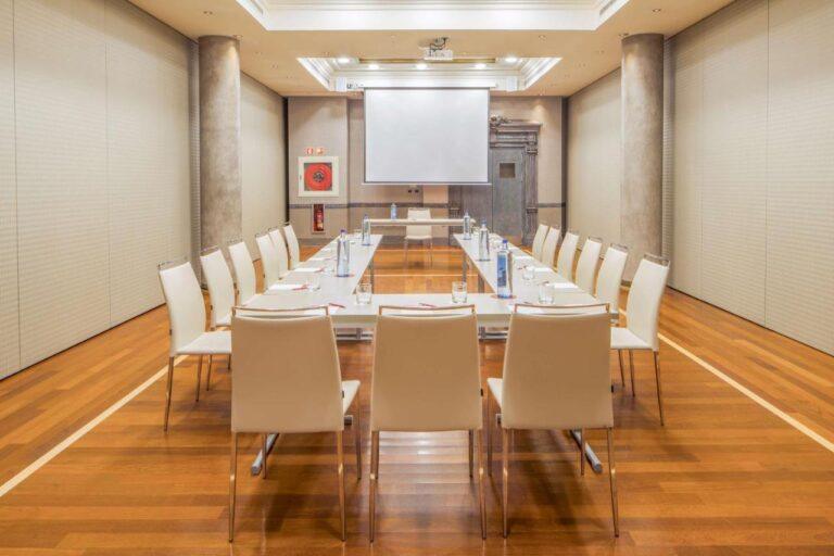 nh-collection-vigo-1lieu1salle-conferences.jpg