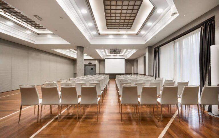 nh-collection-vigo-1lieu1salle-meeting.jpg