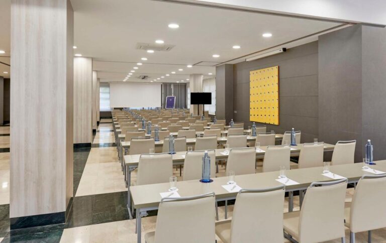 nh-valencia-las-artes-1lieu1salle-meeting.jpg