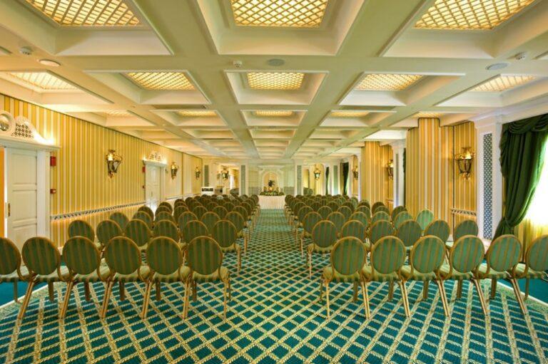 royal-olympic-hotel-1lieu1salle-reunion.jpg