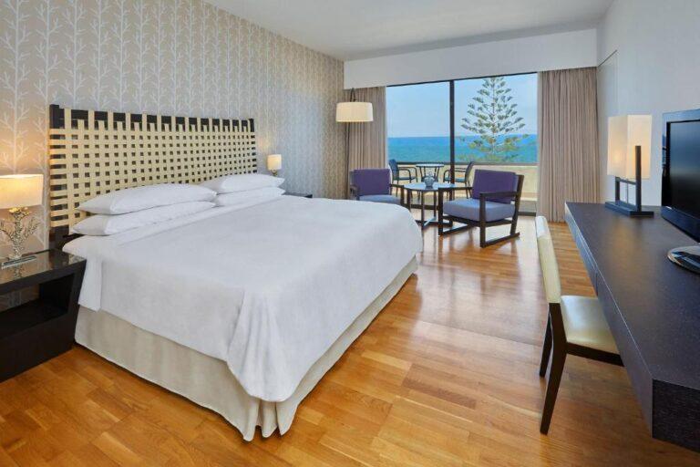 sheraton-rhodes-resort-1lieu1salle-meetings.jpg