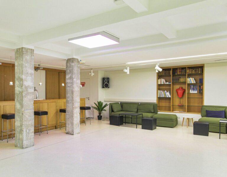 6-CLOITRE-FOYER-salons-1.jpg