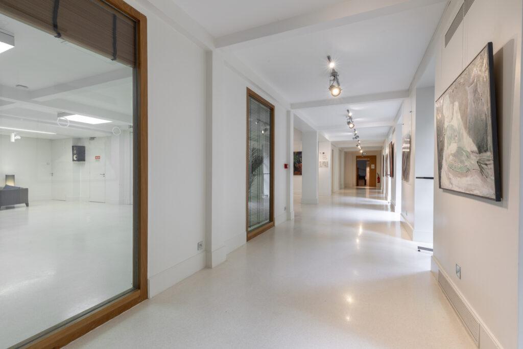 8-CLOITRE-GALERIE-expo-scaled-1.jpg