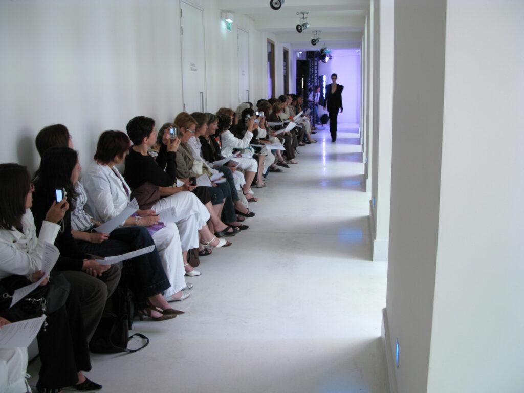 9-CLOITRE-GALERIE-DEFILE-scaled-1.jpg