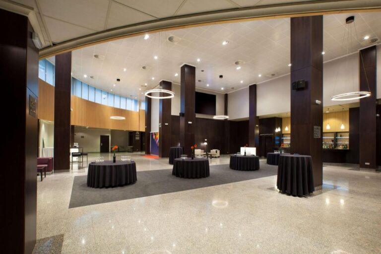 nh-pamplona-iruna-park-1lieu1salle-seminaire.jpg