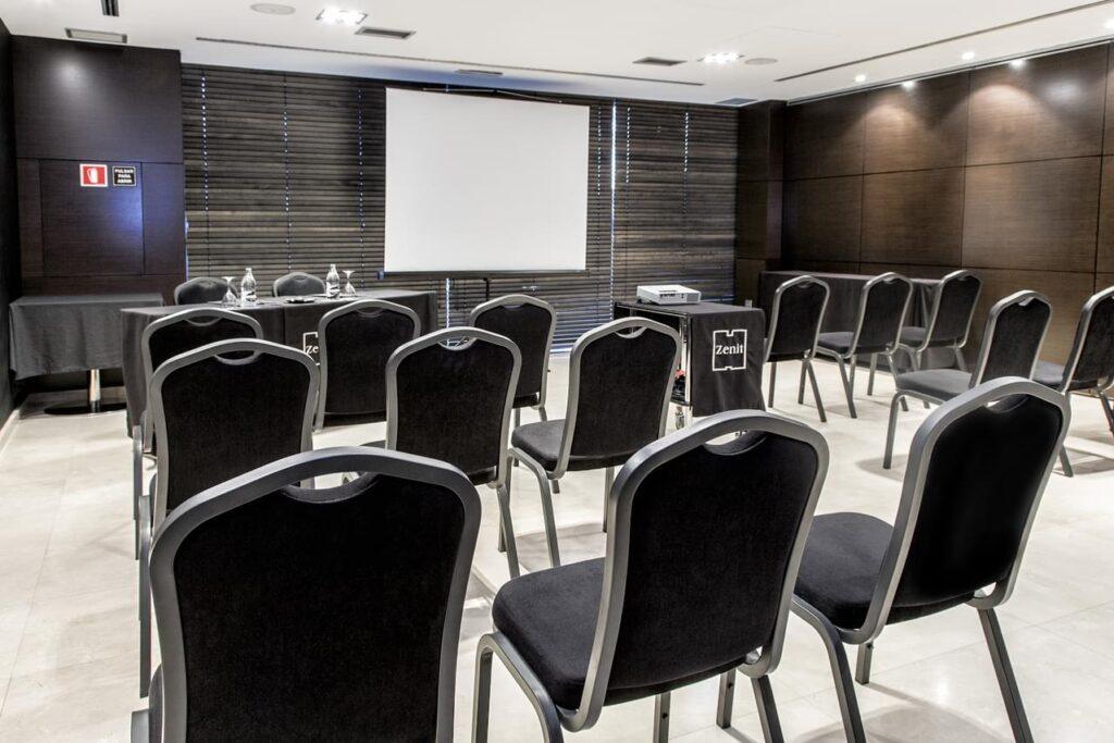 zenit-pamplona-1lieu1salle-seminaire.jpg
