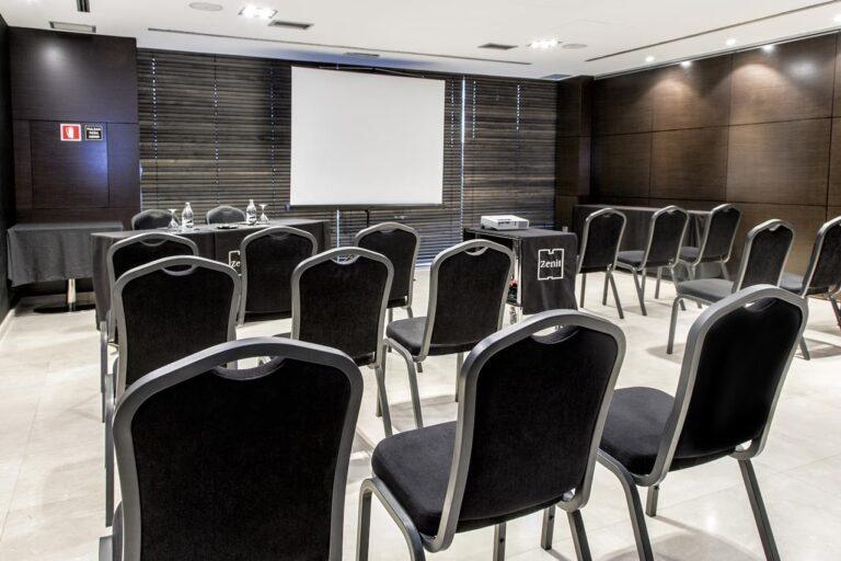 zenit-pamplona-1lieu1salle-seminaire.jpg