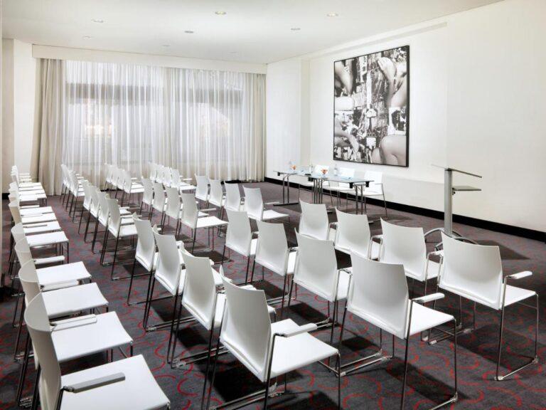 h10-estepona-palace-1lieu1salle-seminaire.jpg