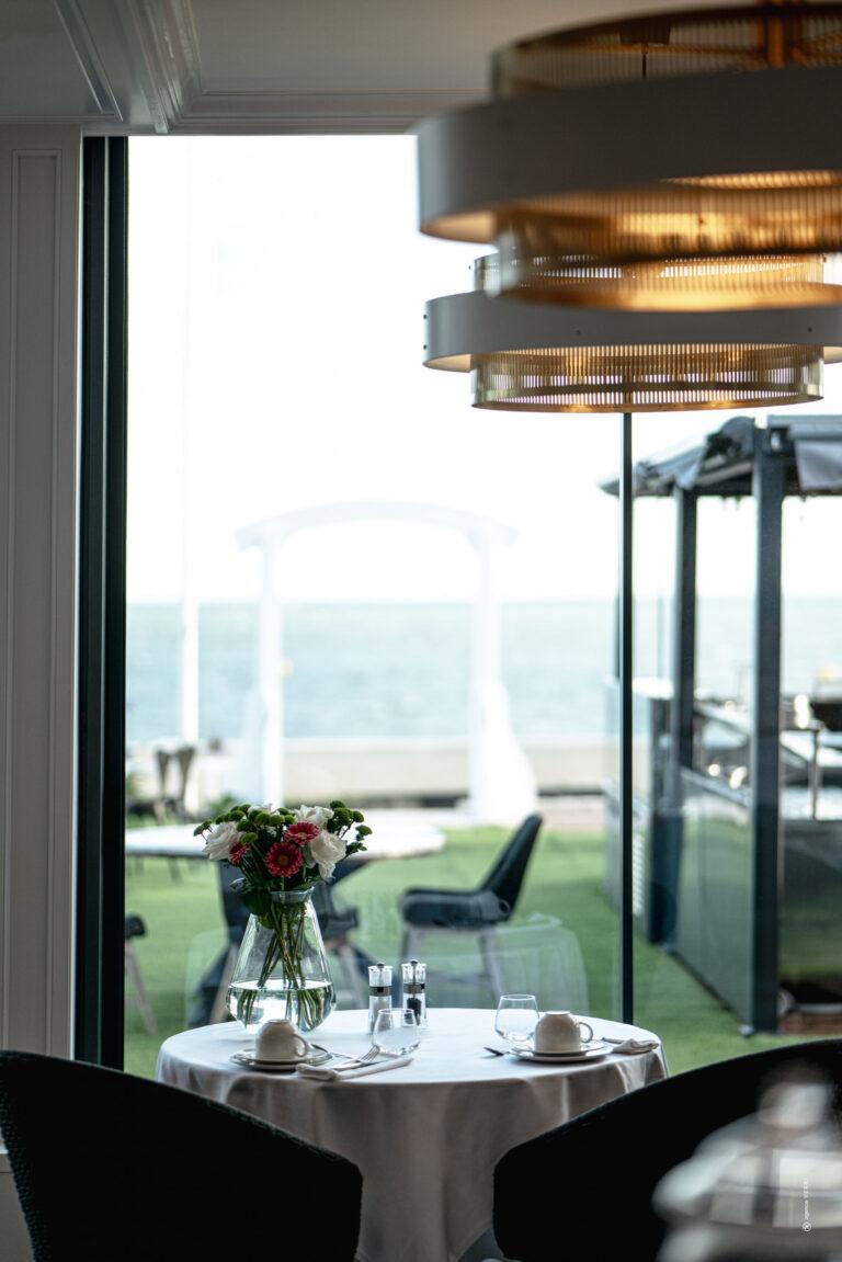 HR-HOTEL-RESTAURANT-PETIT-DEJEUNER-ILE-DE-RE-ROCHELLE-VERRI-5-scaled-1.jpg
