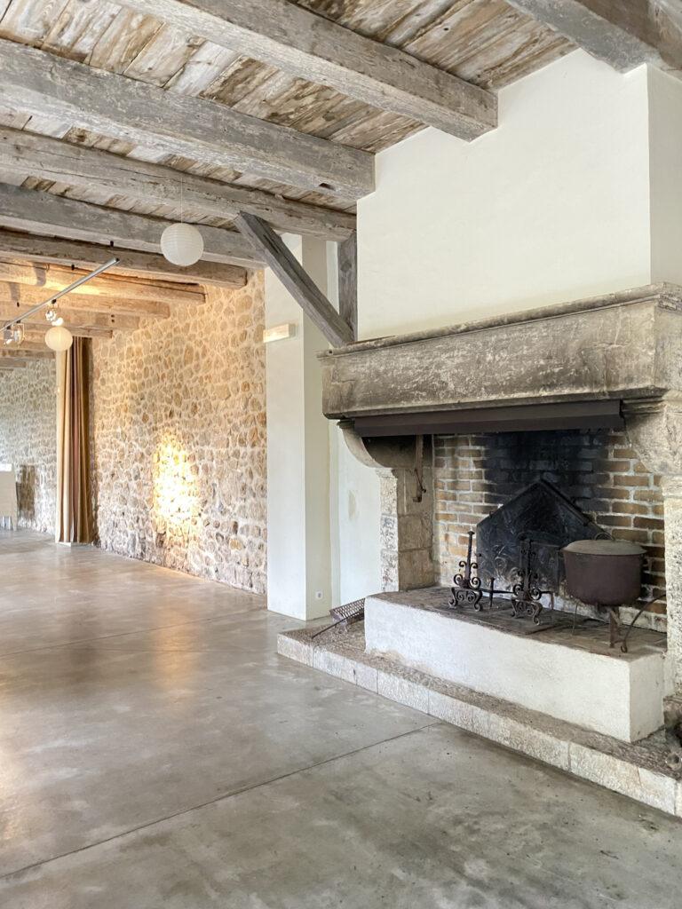 SALLE-VIDE-1-scaled-1.jpeg
