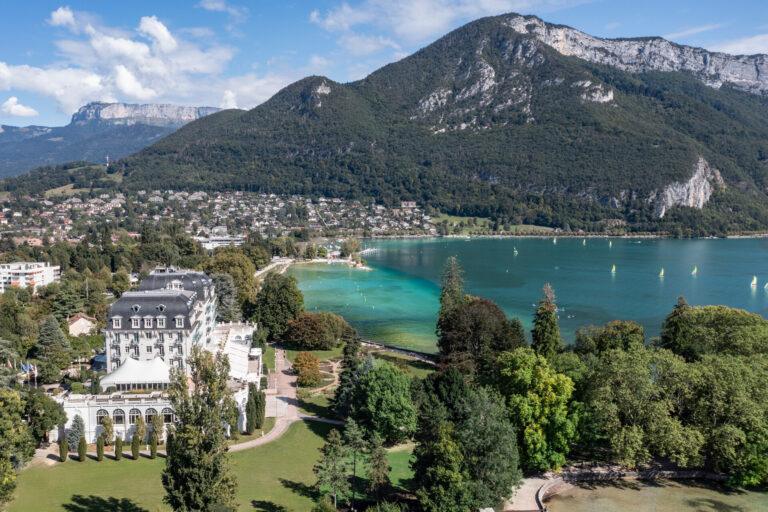 Vue_aerienne_du_Centre_de_Congres_Imperial_Grand_Annecy-Monica_Dalmasso-12136-1920px.jpg