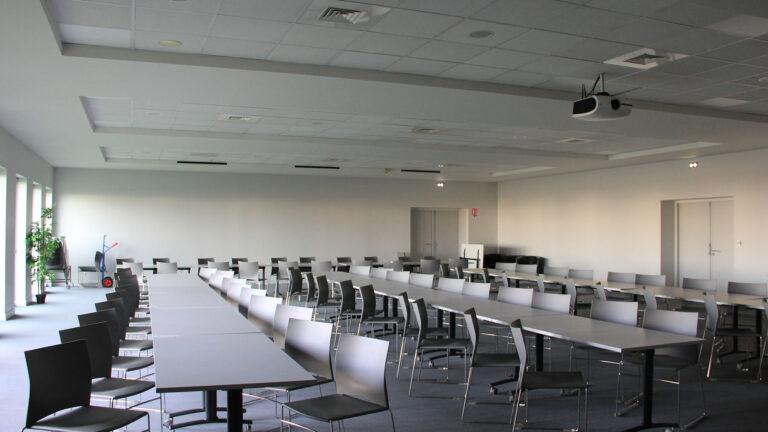 agen-agora-1lieu1salle-meeting.jpg
