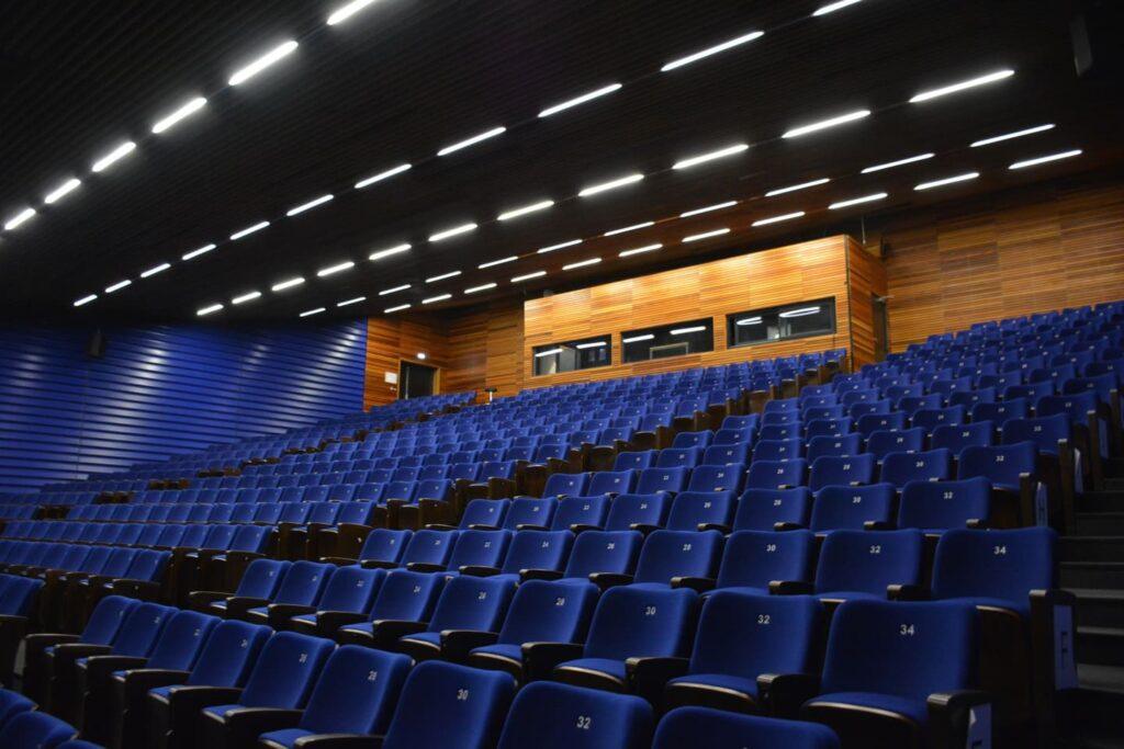 agen-agora-1lieu1salle-meetings.jpg