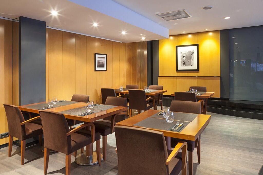 hotel-astari-1lieu1salle-meeting.jpg