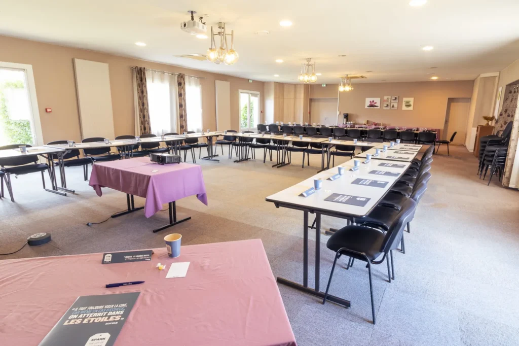 SALLE-DE-REUNION-3-scaled-1.webp