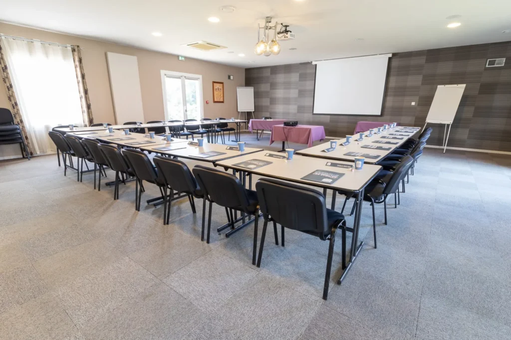 SALLE-DE-REUNION-5-scaled-1.webp