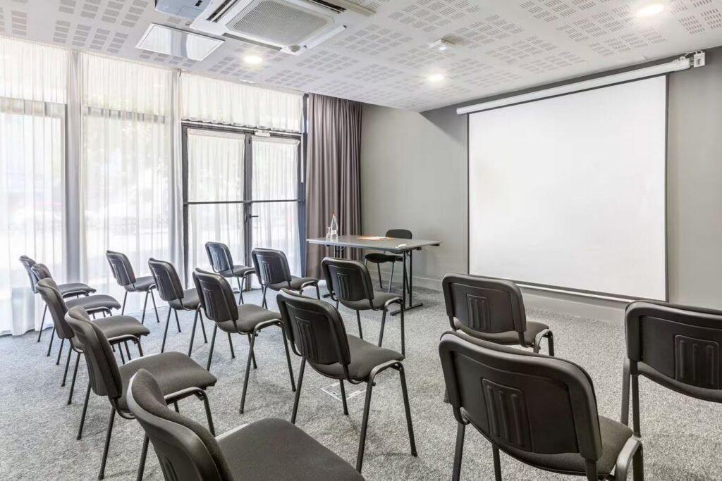 bw-linko-aubagne-1lieu1salle-conference.jpg