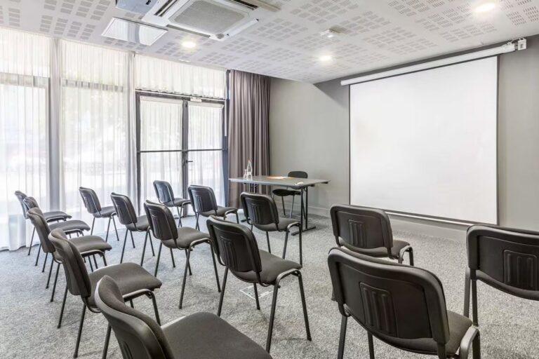 bw-linko-aubagne-1lieu1salle-conference.jpg