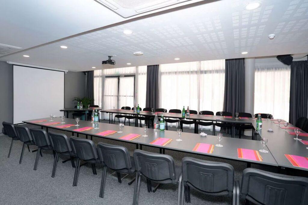 bw-linko-aubagne-1lieu1salle-conferences.jpg