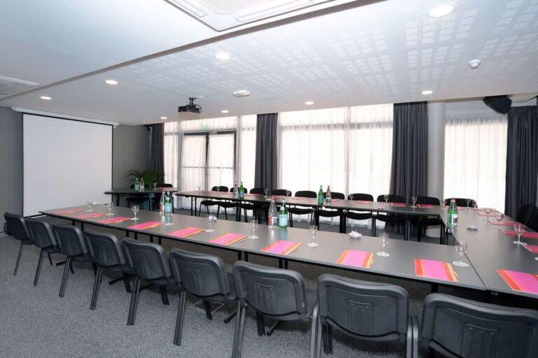 bw-linko-aubagne-1lieu1salle-conferences.jpg