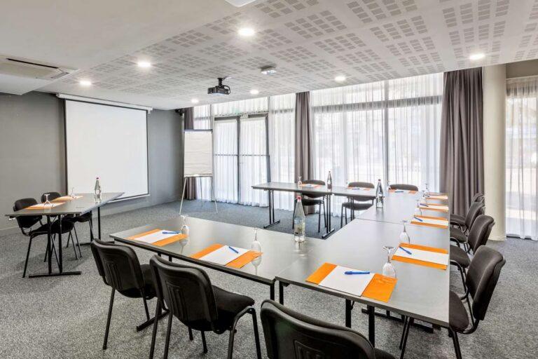 bw-linko-aubagne-1lieu1salle-meetings.jpg