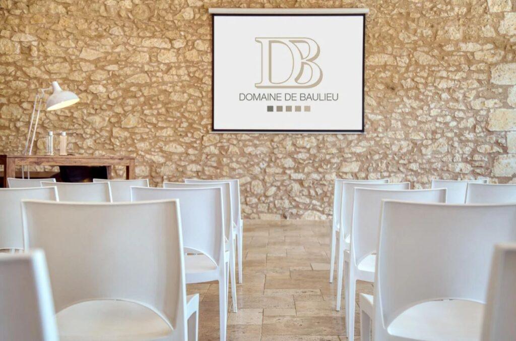 domaine-baulieu-auch-1lieu1salle-conference.jpg